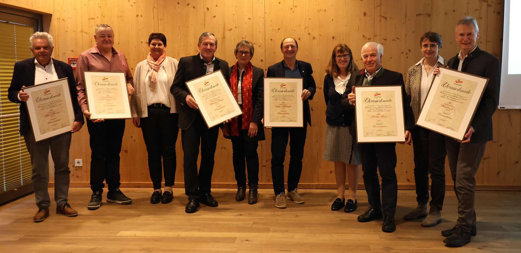 TirolObst: Ehrung verdienter Vorstandsmitglieder © Böck TirolObst: Ehrung verdienter Vorstandsmitglieder © Böck