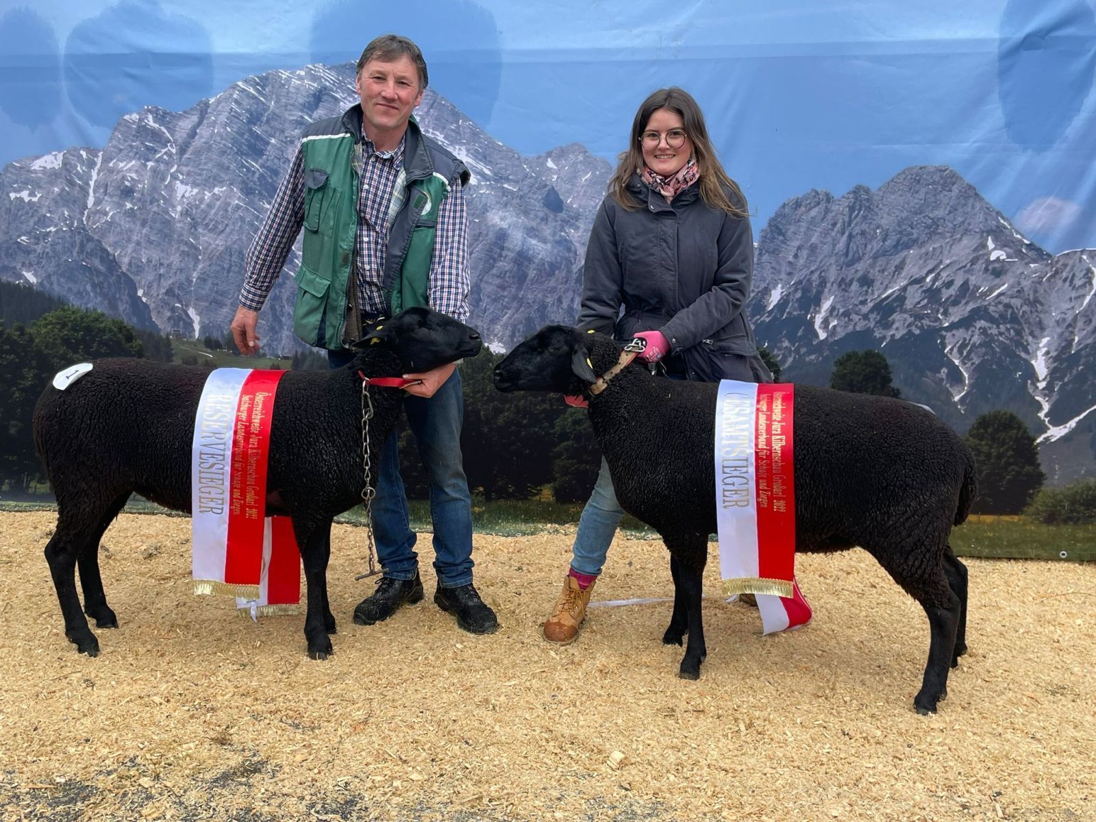 Bild 1Gerhard mit Tochter.jpg © Salzburger Schafzuchtverband Bild 1Gerhard mit Tochter.jpg © Salzburger Schafzuchtverband
