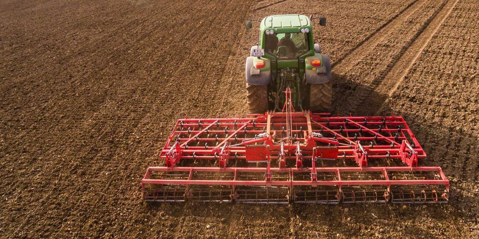 Mais_Saatbeetbereitung_14-ID78927.jpg © agrarfoto.com Mais_Saatbeetbereitung_14-ID78927.jpg © agrarfoto.com