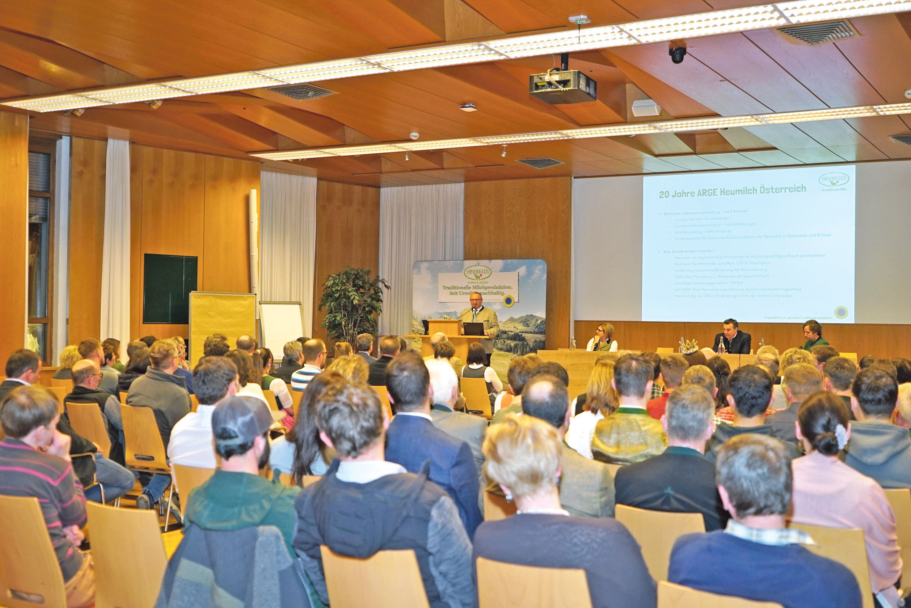 20 Jahre Heumilch: Eine agrarische  Erfolgsgeschichte.jpg © Etter 20 Jahre Heumilch: Eine agrarische  Erfolgsgeschichte.jpg © Etter