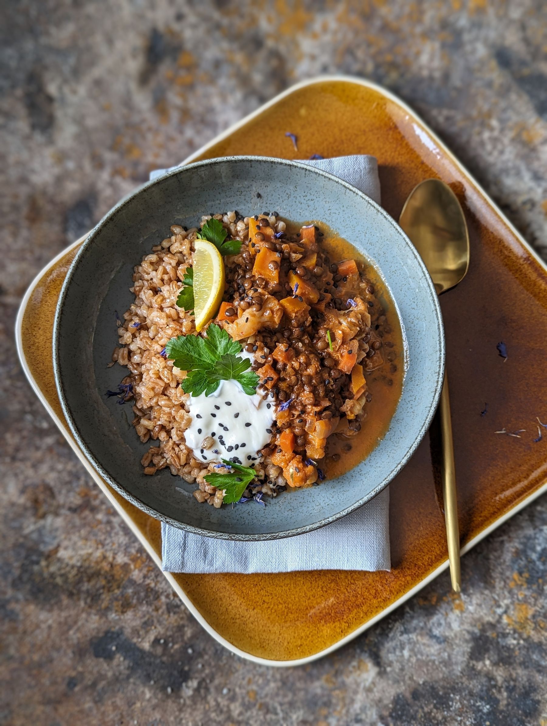 Linsencurry mit Reis HF.jpg © Höfelmaier Linsencurry mit Reis HF.jpg © Höfelmaier