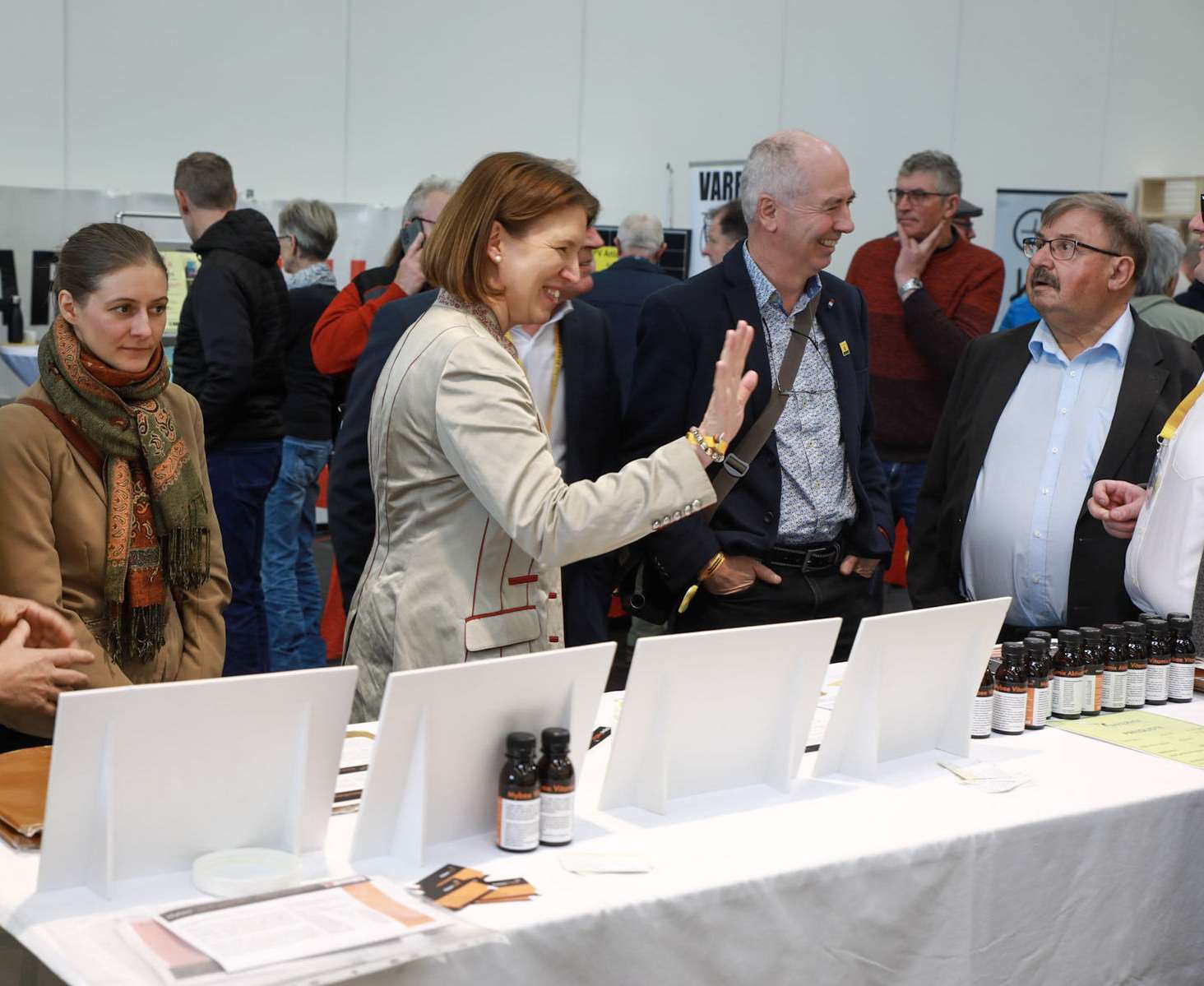 1740570146762461.jpg © Ö Erwerbsimkerbund 1740570146762461.jpg © Ö Erwerbsimkerbund