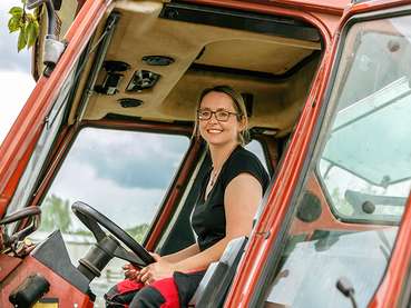 Bäuerinnen.jpg © AdobeStock