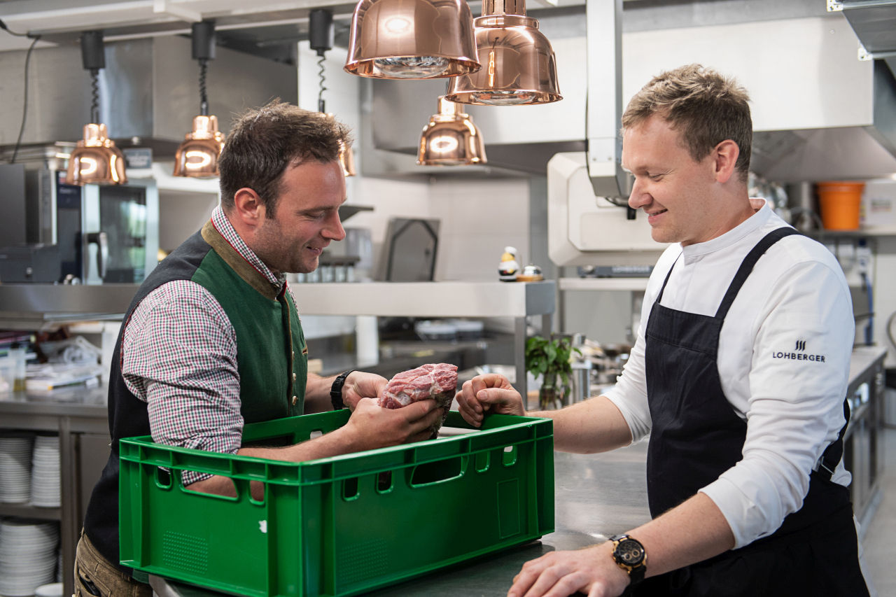 Bild 3_Florian Haslinger mit Mitarbeiter Martin_Carletto Photography.jpg © Carletto Photography Bild 3_Florian Haslinger mit Mitarbeiter Martin_Carletto Photography.jpg © Carletto Photography
