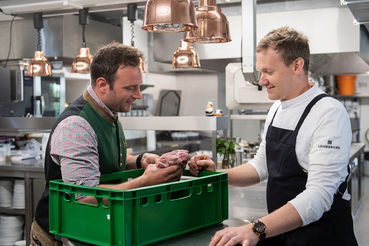 Bild 3_Florian Haslinger mit Mitarbeiter Martin_Carletto Photography.jpg © Carletto Photography Bild 3_Florian Haslinger mit Mitarbeiter Martin_Carletto Photography.jpg © Carletto Photography