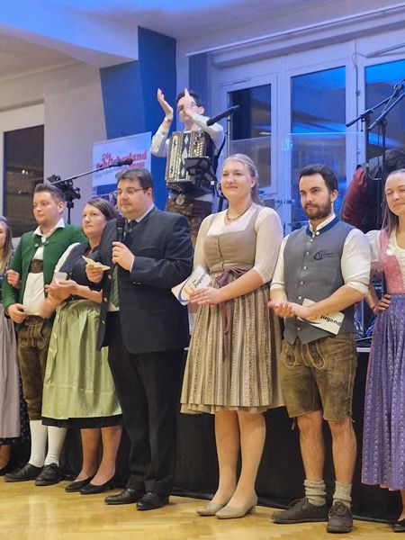 Dirndlball1.jpg