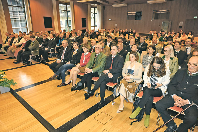 Quehenberger als Präsident der LK wiedergewählt.jpg © Dürnberger Quehenberger als Präsident der LK wiedergewählt.jpg © Dürnberger
