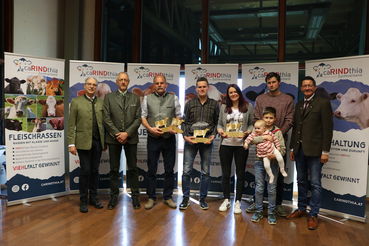 10. Tonnen Kühe HF.jpg © caRINDthia 10. Tonnen Kühe HF.jpg © caRINDthia