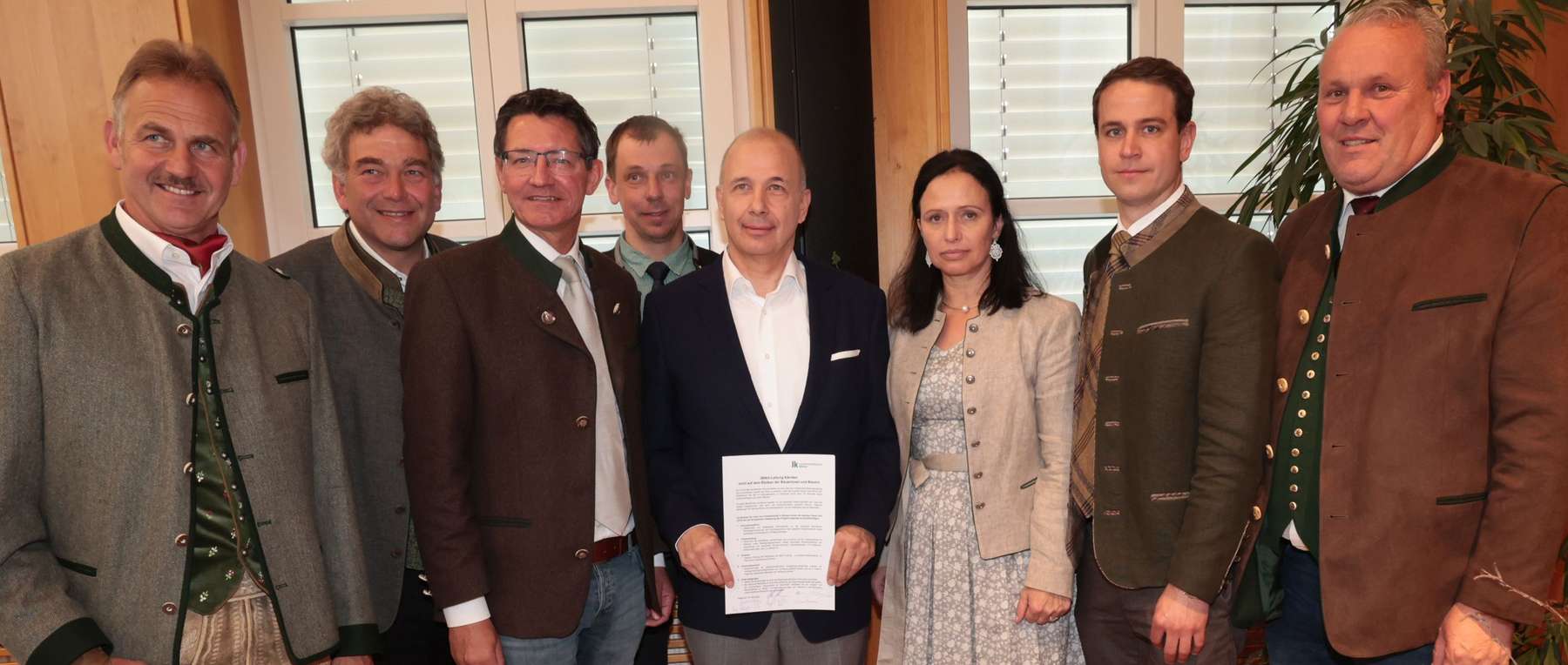 Überreichung LK-Positionspapier.jpg © Wajand Überreichung LK-Positionspapier.jpg © Wajand