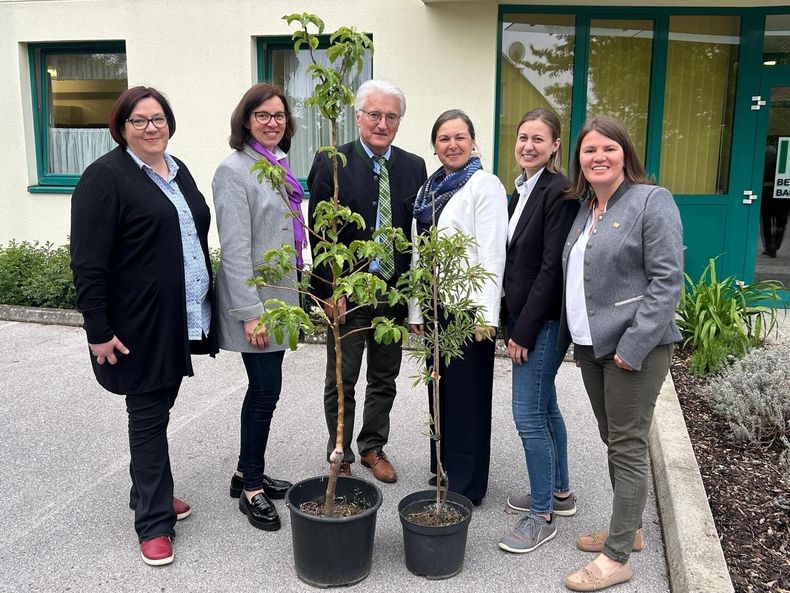 Bezirksvorstand Bäuerinnen Mistelbach- Feier Huber.jpg