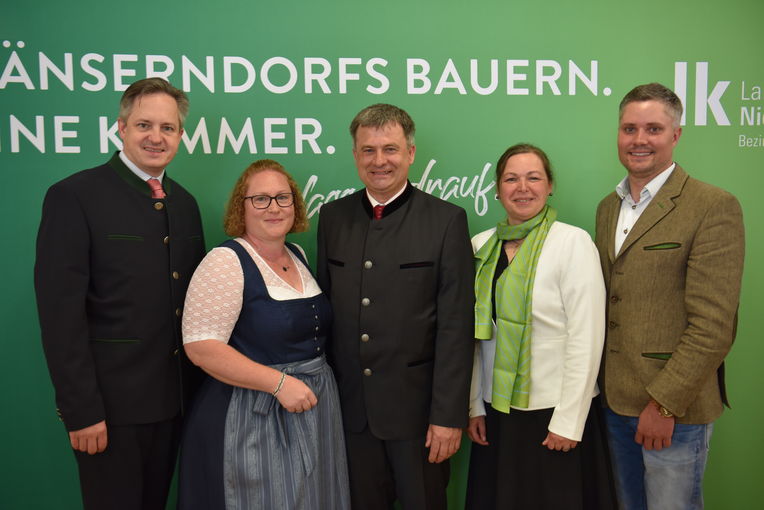 Obmann mit Stellvert u Leitung.jpg © NÖ LK