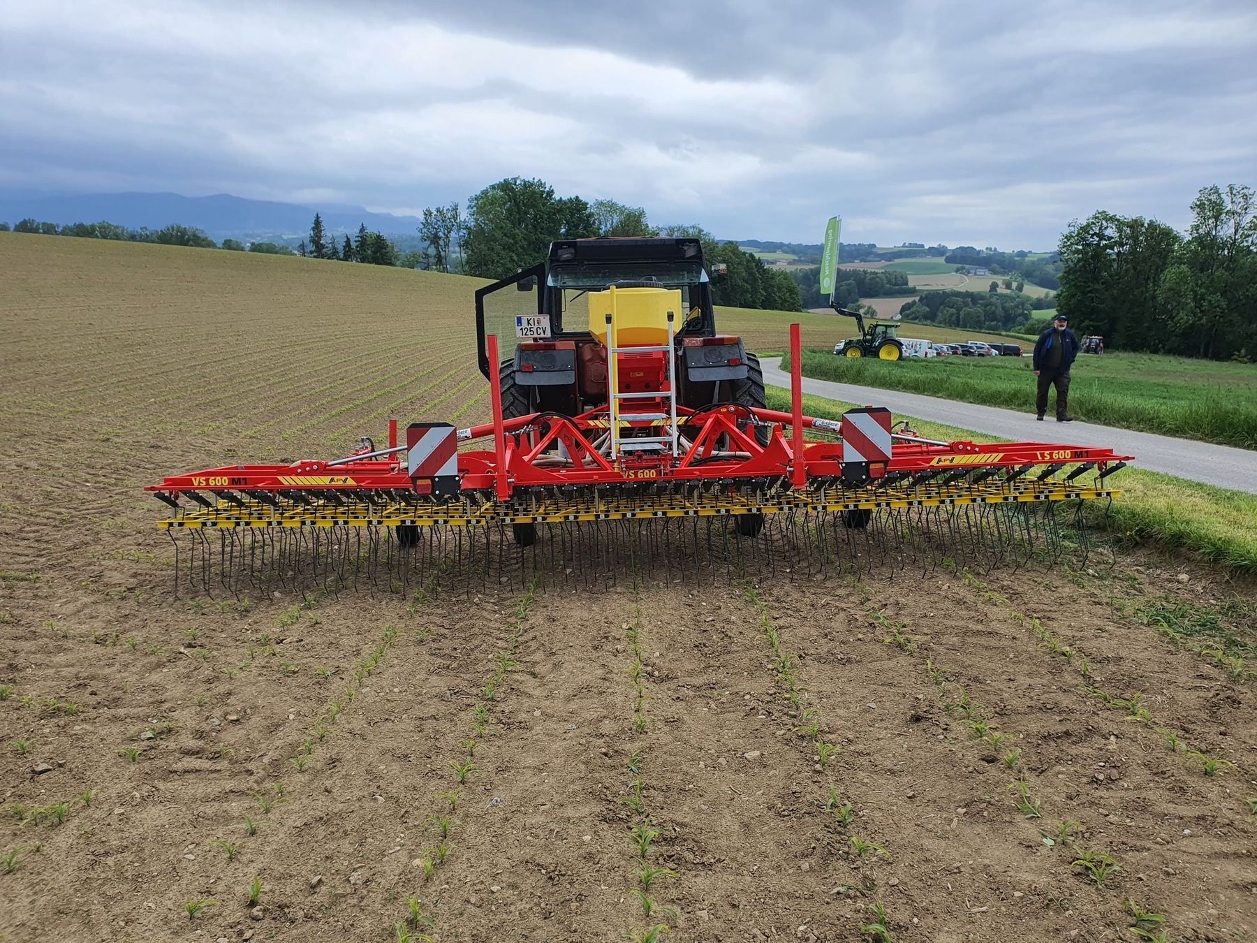 Eindrücke der heutigen Feldvorführung "Untersaattechnik im Mais" in Kremsmünster gemeinsam mit dem Maschinenring Oberösterreich - vorgestellt wurden innovative Techniken zum Anbau von Untersaaten im Mais mit Striegel & Drohne. Danke allen für die Unterstützung! Anschließend gings weiter zur Versuchsbesichtigung beim Betrieb Hoffelner  © BWSB