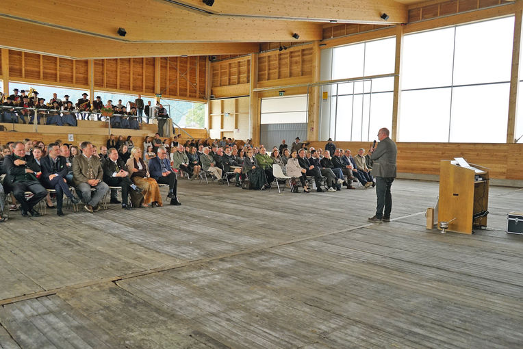 Neuer Holzbau am Winklhof beeindruckt.jpg © Etter