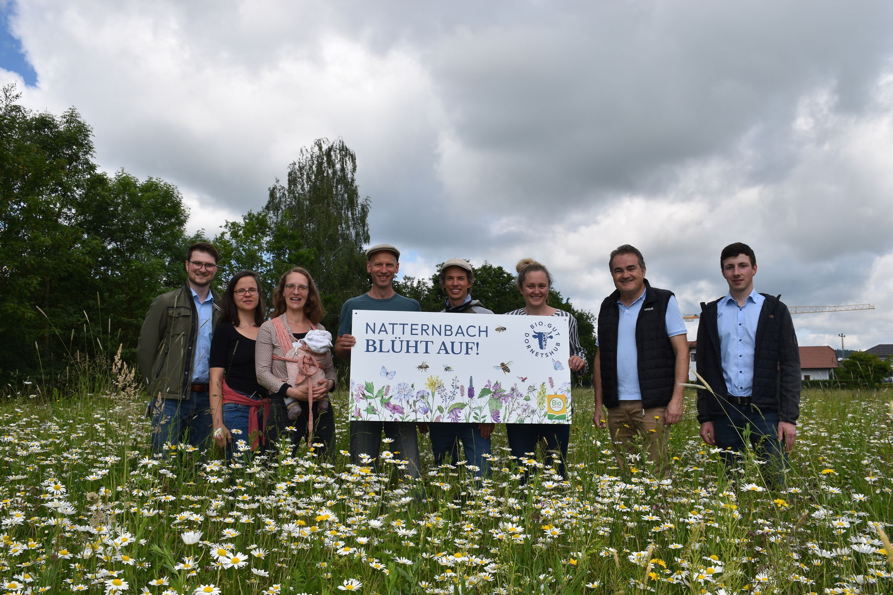 Besichtigung der Blühfläche in Natternbach Familie Schauer, Bienenzentrum OÖ, Bio Austria und Abt. Pflanzenbau der LKOÖ .jpg © Bienenzentrum OÖ