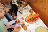 Kinder bedienen sich an einem gesudnen Schulbuffet © Robert Cescutti