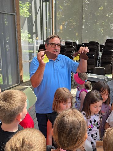 Weltmilchtag mit Seminarbauer Lederer und Kindern.jpg © LKBgld_Tesch-Wessely