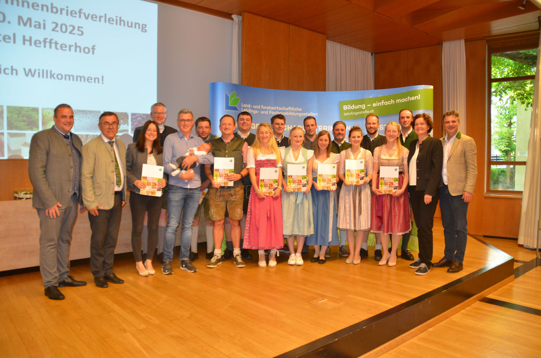 Landwirtschaftliche Facharbeiter schließen erfolgreich ab.jpg © Moser