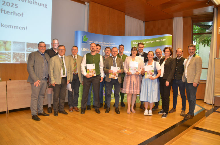 Landwirtschaftliche Facharbeiter schließen erfolgreich ab.jpg © Moser