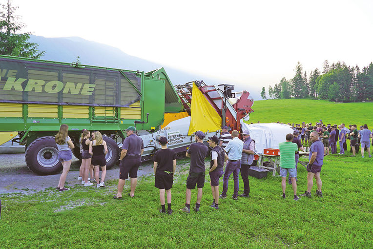 Schlagkräftige Pferdestärken am Feldtag im Einsatz.jpg © Hatheier