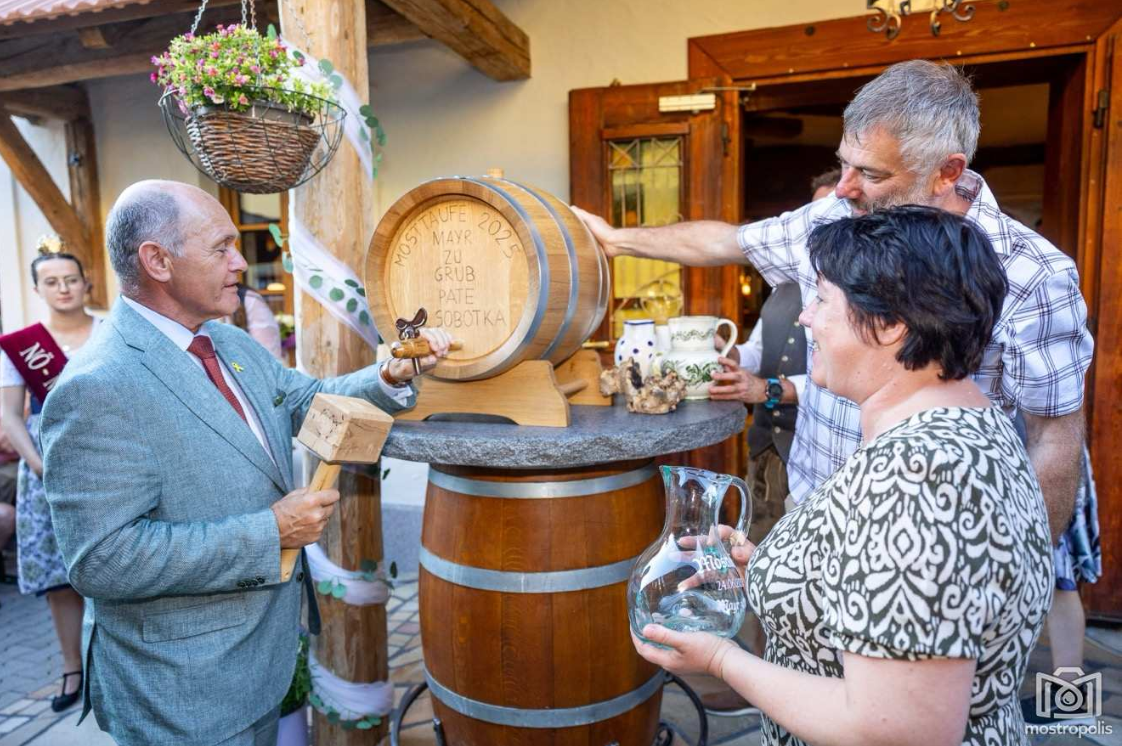 Fass Anschlagen Sobotka + Fam. Lugmayr.png © mostropolis.at Fass Anschlagen Sobotka + Fam. Lugmayr.png © mostropolis.at