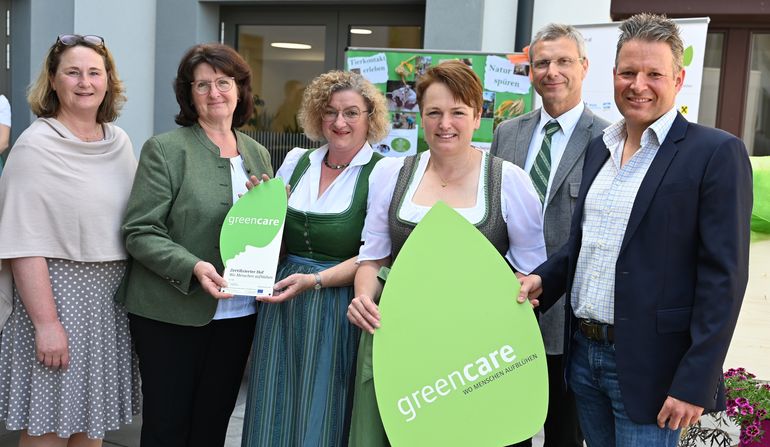 GC-Hoftafelübergabe LFS Edelhof (c) Franz Pfeffer.jpg © Franz Pfeffer