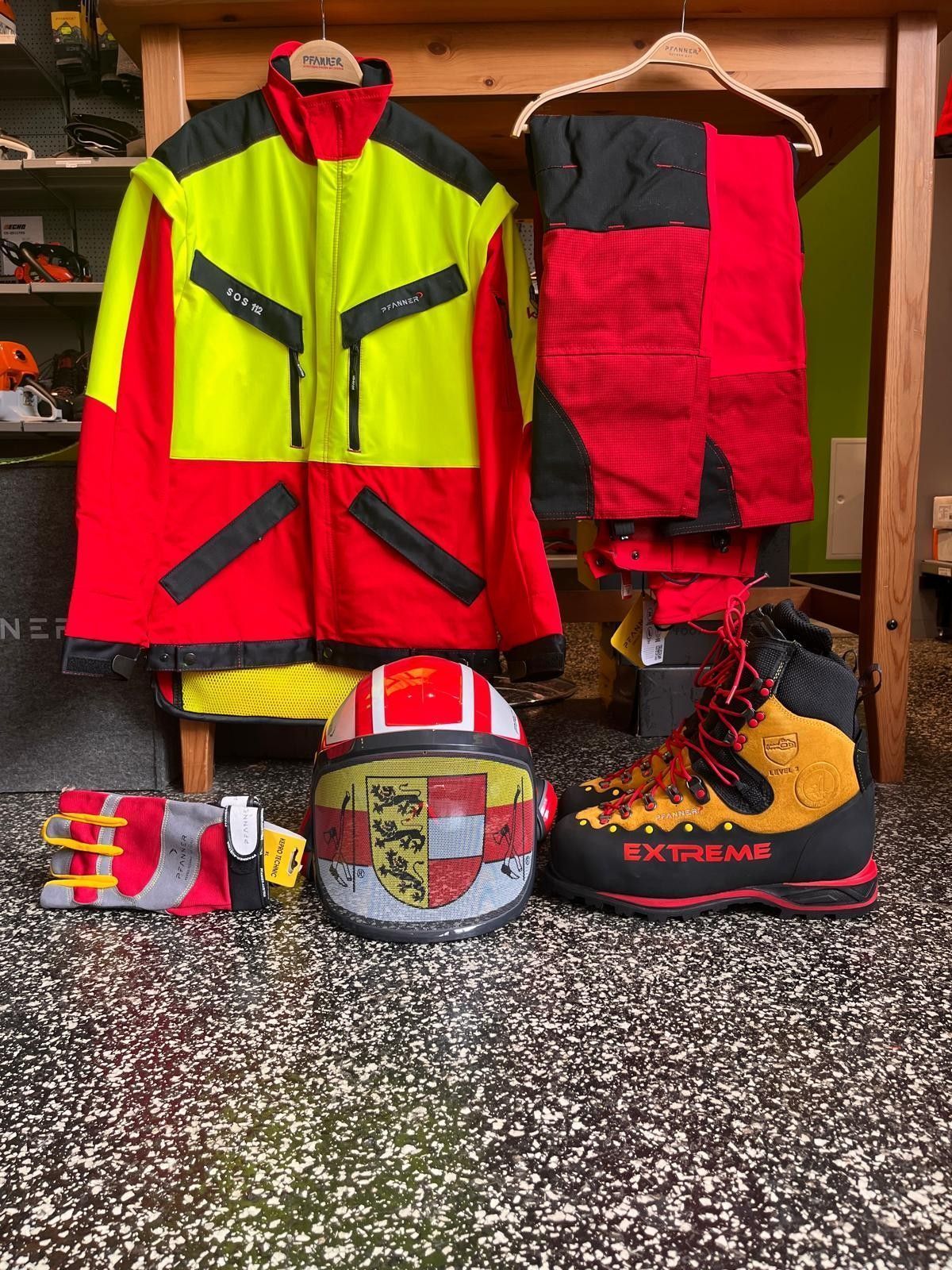 Forstschutzbekleidung@Kargl.jpg © Kargl
