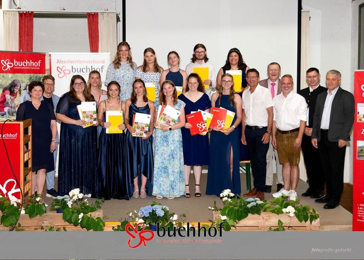 LFS Buchhof Facharbeiterbriefverleihung mit Ehrengästen.jpg © LFS Buchhof