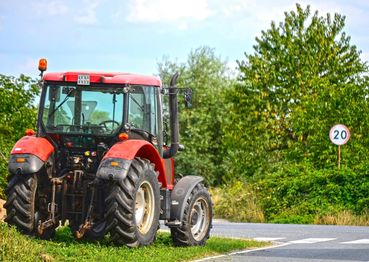 tractor-7378157_1920.jpg © pixabay/aszak