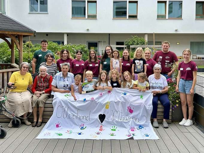 Ollerhond Mitanond 1.jpg © Landjugend Seekirchen Ollerhond Mitanond 1.jpg © Landjugend Seekirchen