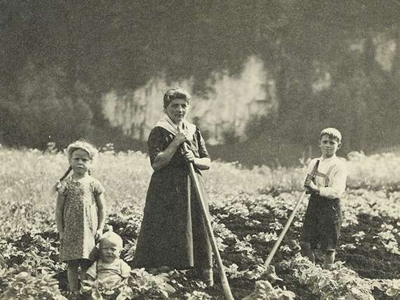 Landwirtschaft früher.jpg © Ansichtskartensammlung Richard Huter, Vorarlberger Landesbibliothek
