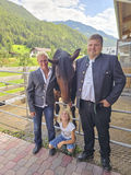 Tanja und Markus Handle mit ihrer jüngeren Tochter Lena © LK Tirol