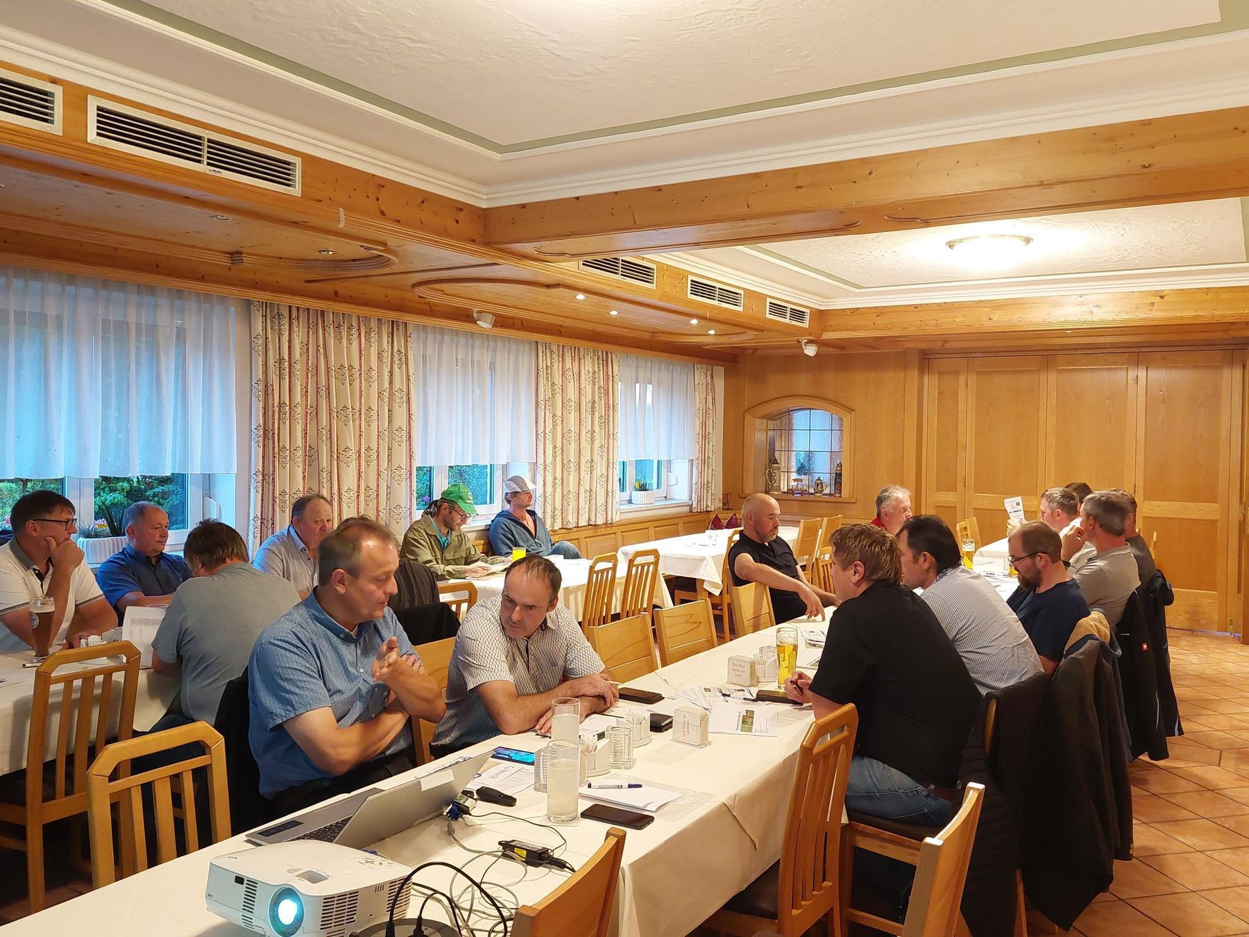 Eindrücke von der Info VA in Eggelsberg, Bezirk Braunau, zum Thema "Gewässerschonender Pflanzenschutz bei Raps und Mais" mit Rupert Reich und Thomas Wallner. Fazit: Pflanzenschutz funktioniert auch ohne die auswaschungsgefährdeten Wirkstoffe Metazachlor, Dimethachlor und Terbuthylazin & es geht nur gemeinsam! © BWSB