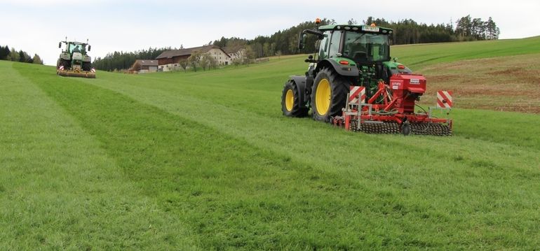Grünland_Nachsaat.jpg © Archiv