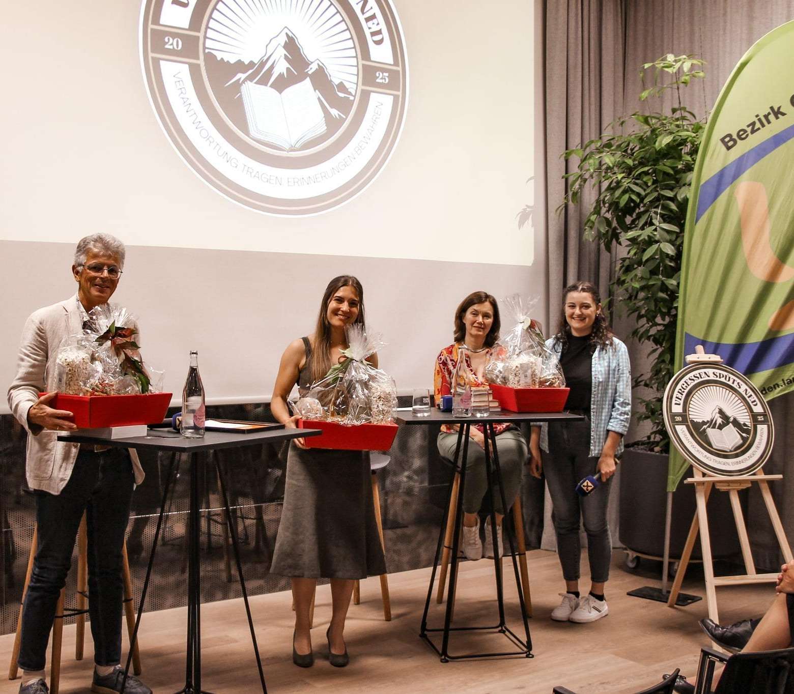 V.l.n.r.: Mag. Martin Daxner, Moderatorin Michaela Sandmayr, Mag. Dr. Marion Wisinger und Projektleiterin Maria Aigner © Landjugend Bezirk Gmunden