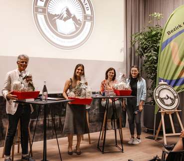 V.l.n.r.: Mag. Martin Daxner, Moderatorin Michaela Sandmayr, Mag. Dr. Marion Wisinger und Projektleiterin Maria Aigner © Landjugend Bezirk Gmunden