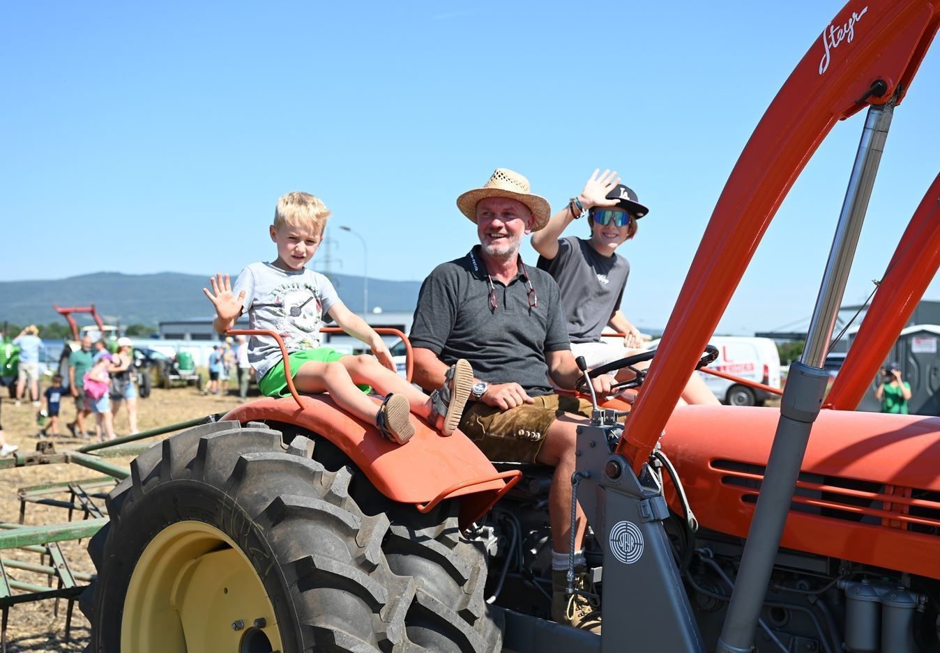 Nostalgiepflügen_1.jpg © S.Pohl Nostalgiepflügen_1.jpg © S.Pohl