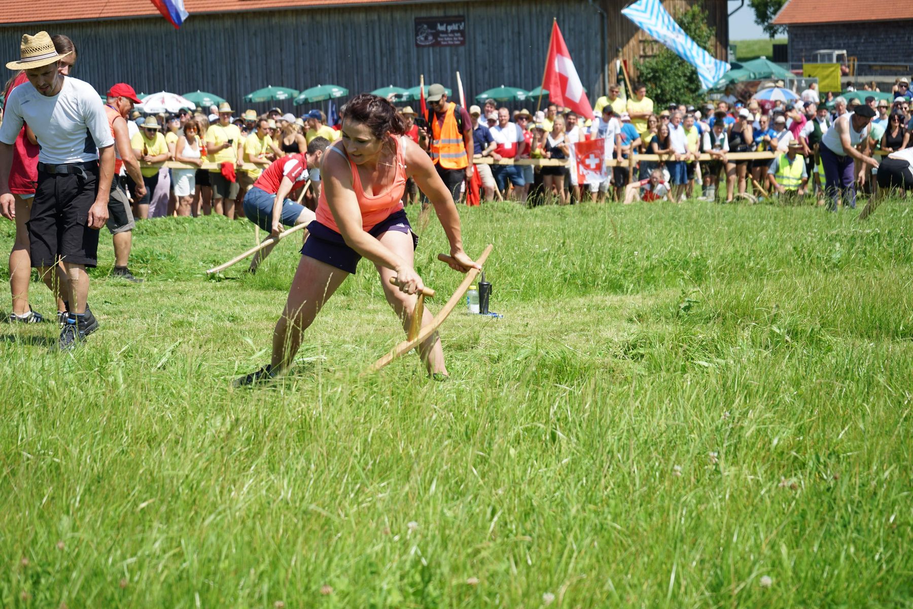 Elisabeth Stangl beim Mähen © Landjugend