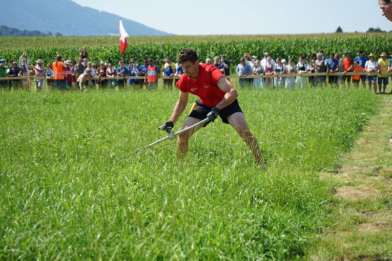 Andreas Schützenhofer beim Mähen © Landjungend