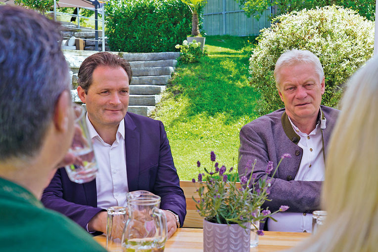 Politik trifft gelebte Landwirtschaft.jpg © Hatheier Politik trifft gelebte Landwirtschaft.jpg © Hatheier