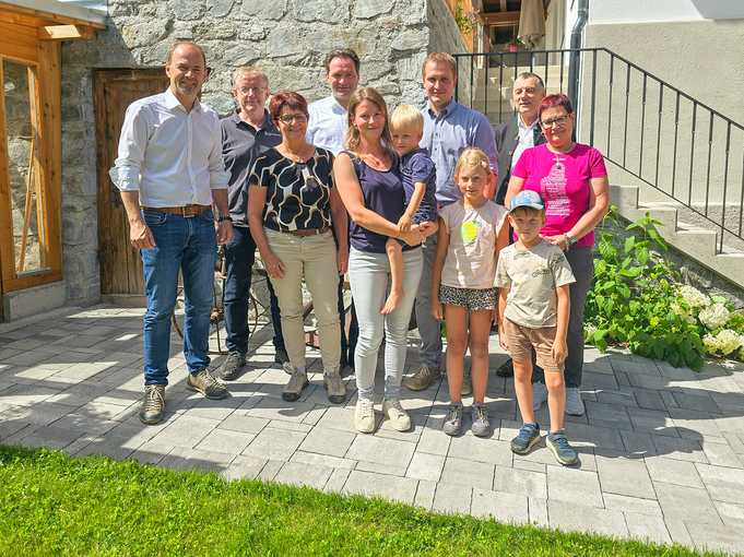 Familie Stocker mit LK Vorstand und BM Totschnig © LK Tirol
