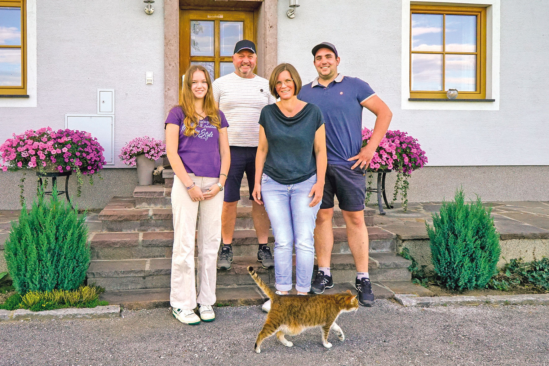 Sichere Zukunft mit Hendlmast und  Milchviehhaltung.jpg © Etter
