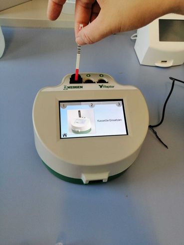 Abb. 2_ Streifentest.jpg © Futtermittellabor Rosenau/DI Stögmüller Abb. 2_ Streifentest.jpg © Futtermittellabor Rosenau/DI Stögmüller