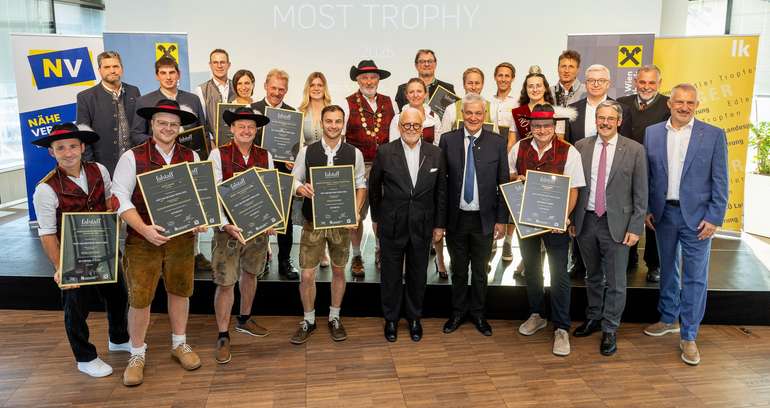 Gruppenfoto Mostropolis.jpg © Mostropolis/DidiRath Gruppenfoto Mostropolis.jpg © Mostropolis/DidiRath