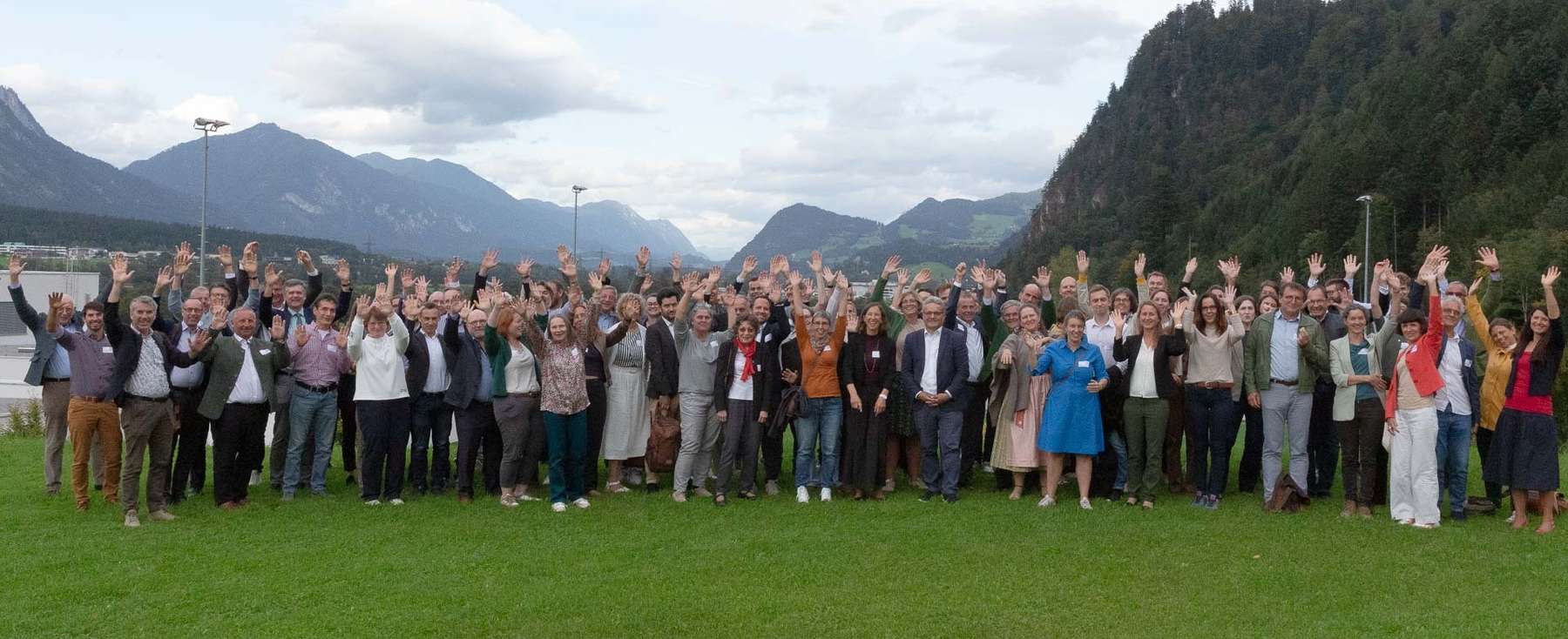 Gruppenfoto Jahrestagung Netzwerk Zukunftsraum Land 2025 © Rupert Asanger Gruppenfoto Jahrestagung Netzwerk Zukunftsraum Land 2025 © Rupert Asanger