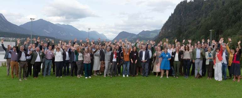 Gruppenfoto Jahrestagung Netzwerk Zukunftsraum Land 2025 © Rupert Asanger