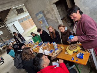 Produktverkostung und- kunde mit Bezirksbäuerin.jpg © BBK Scheibbs Produktverkostung und- kunde mit Bezirksbäuerin.jpg © BBK Scheibbs