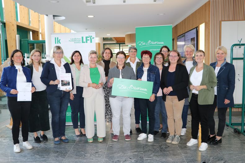 Gruppenfoto Abschlussgespräch ZAM.jpg