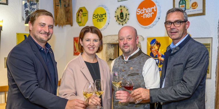 Weinernte-PK_c_Cityfoto_Simmlinger_klein © Cityfoto/Simlinger Weinernte-PK_c_Cityfoto_Simmlinger_klein © Cityfoto/Simlinger