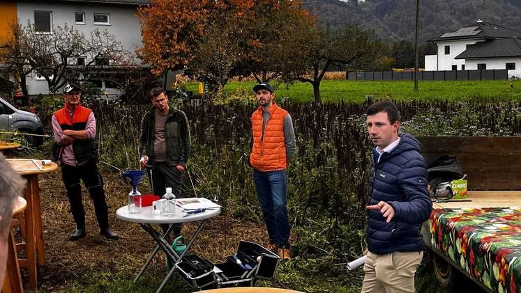 Suchen ...Feldbegehung des Arbeitskreises "BWS" Hartkirchen mit der Ortsbauernschaft, 17. Oktober 2025