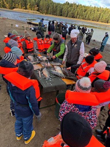 Abfischen macht Schule.jpg © Daniela Morgenbesser/LK Niederösterreich